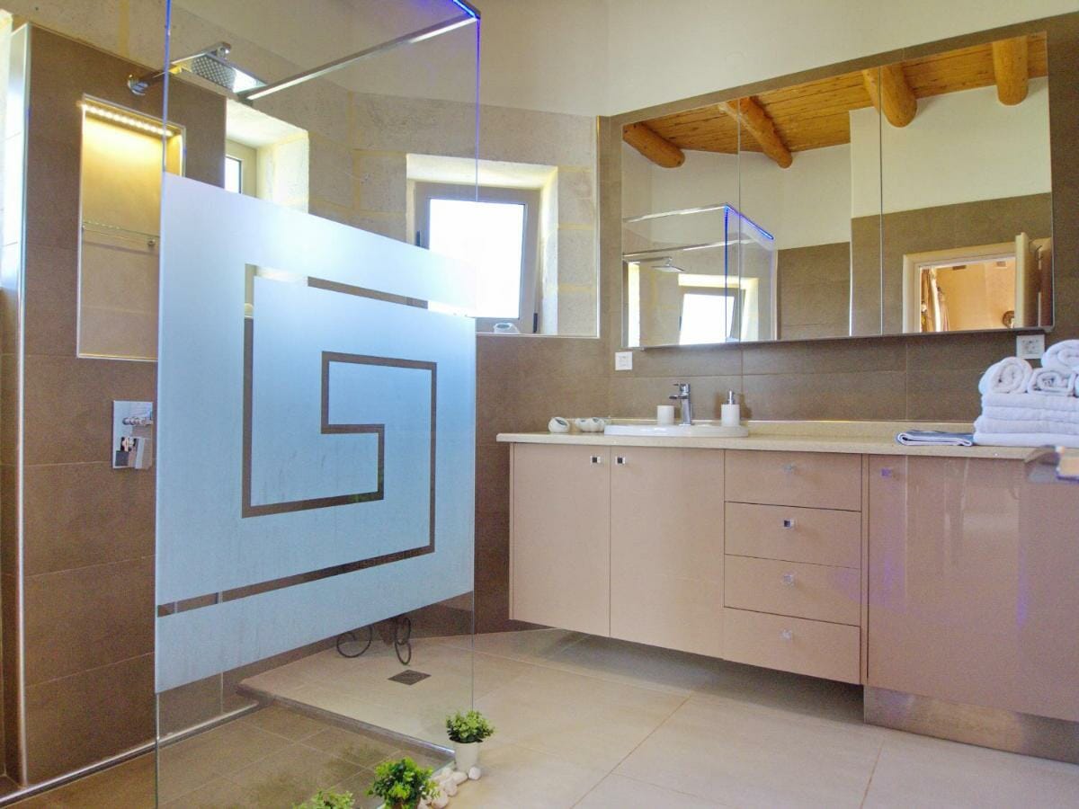 Gallery image 15
