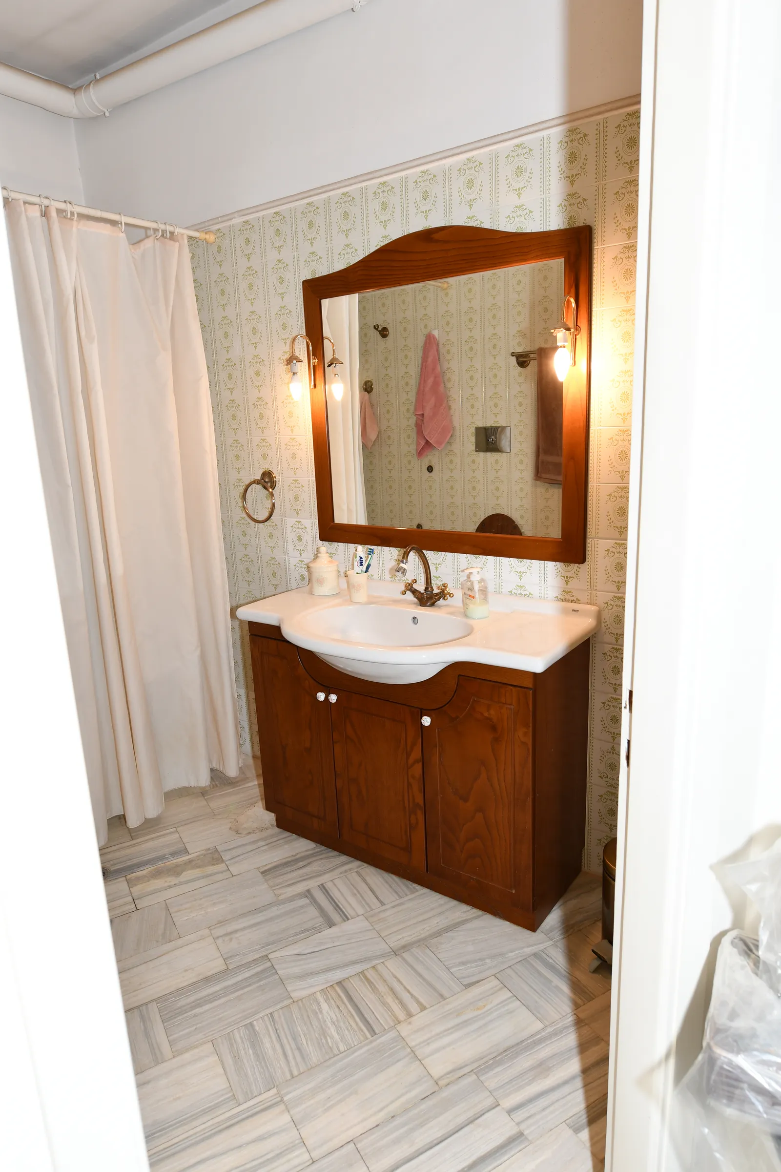 Gallery image 12