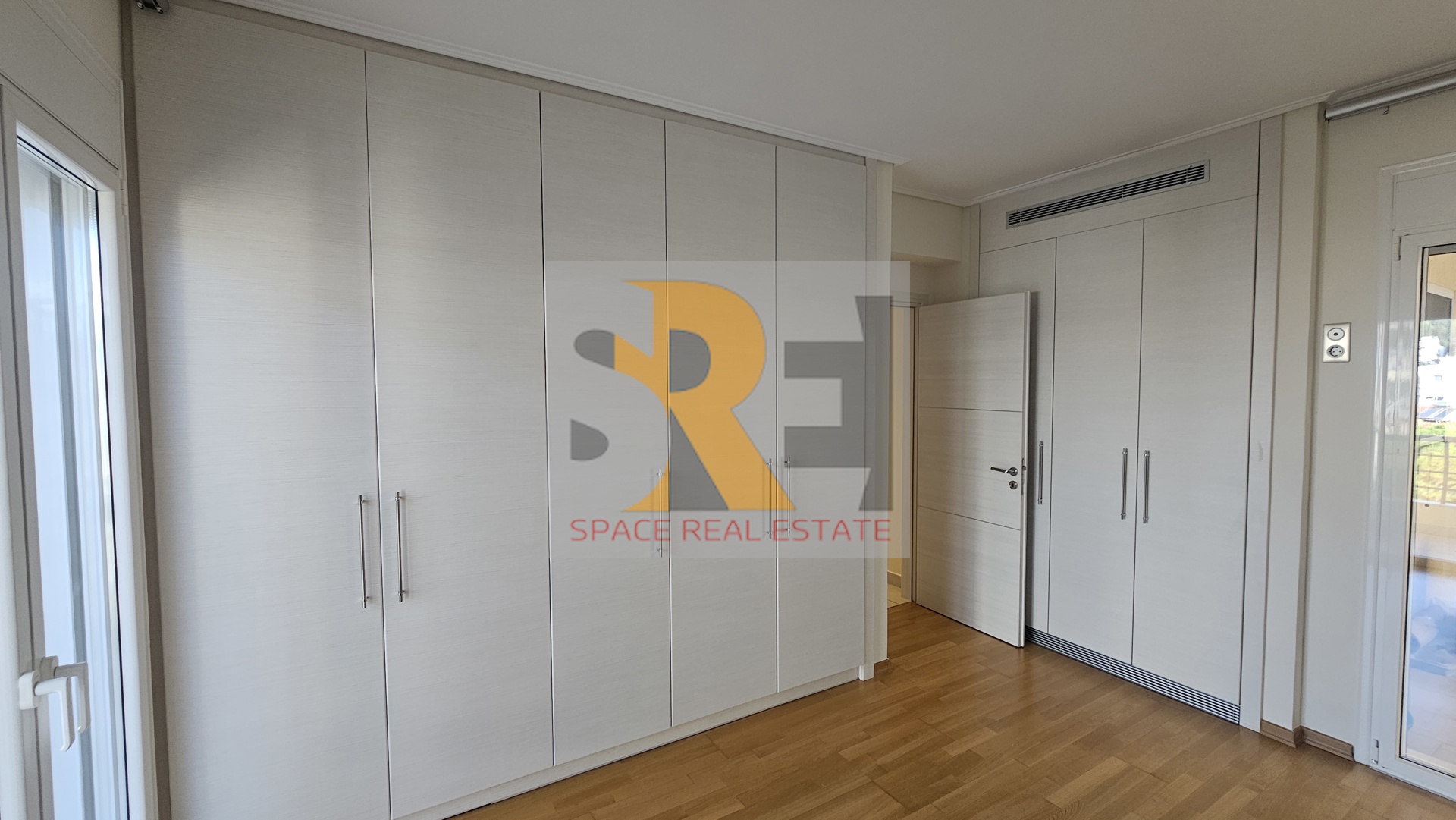 Gallery image 36