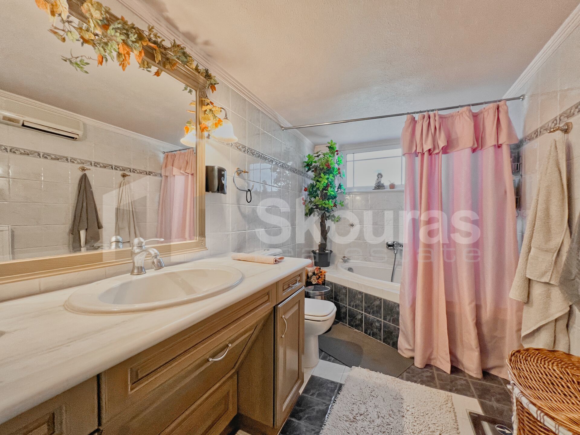Gallery image 10