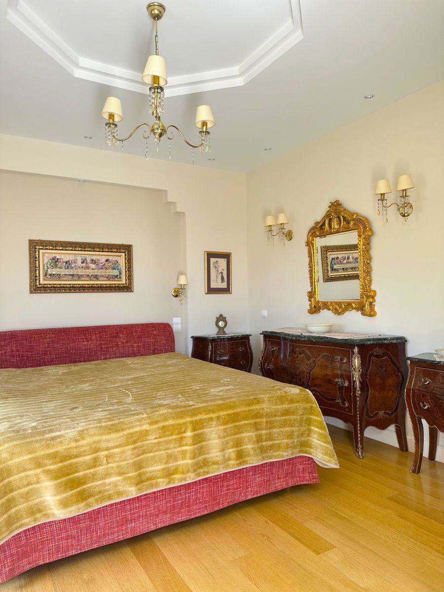 Gallery image 12