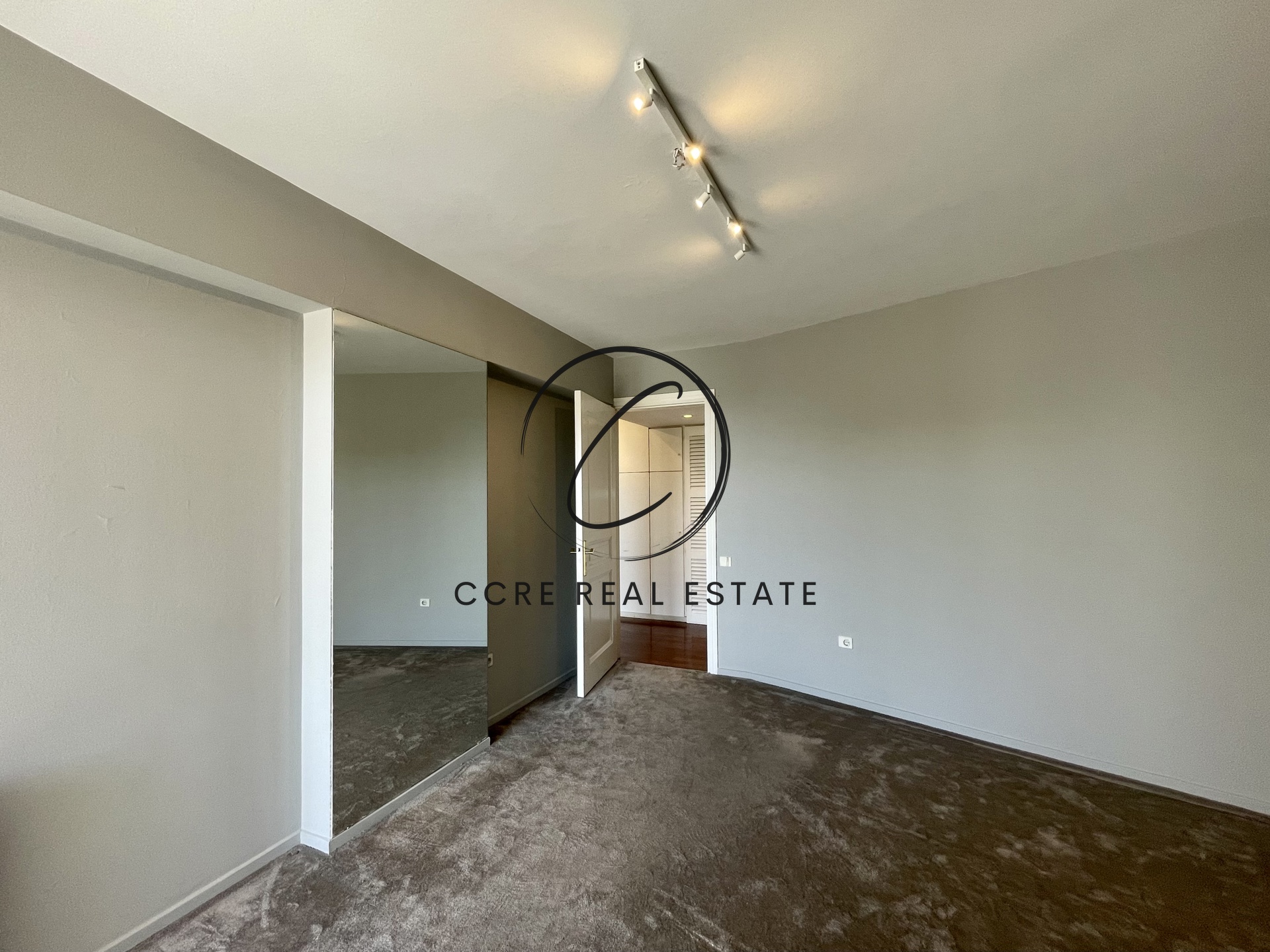 Gallery image 18